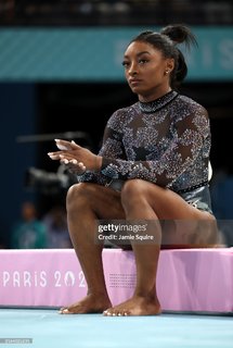 Simone Biles feet photo thumbnail