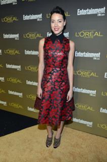 Aubrey Plaza feet photo thumbnail