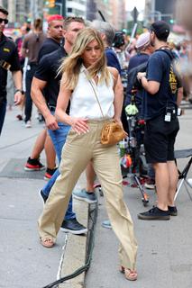 Jennifer Aniston feet photo thumbnail