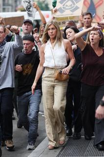 Jennifer Aniston feet photo thumbnail