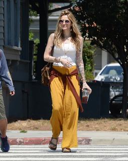Paris Jackson feet photo thumbnail
