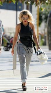 Rita Ora feet photo thumbnail
