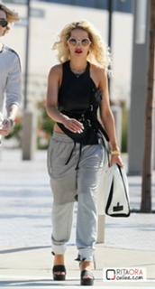 Rita Ora feet photo thumbnail