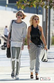Rita Ora feet photo thumbnail
