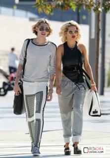 Rita Ora feet photo thumbnail