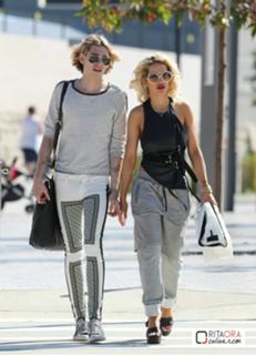 Rita Ora feet photo thumbnail