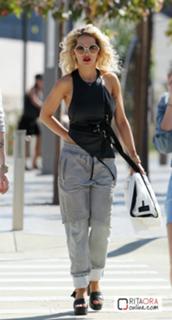 Rita Ora feet photo thumbnail