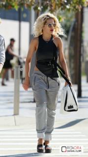 Rita Ora feet photo thumbnail
