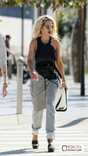Rita Ora feet photo thumbnail