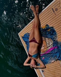 Carolina Dieckmann feet photo thumbnail