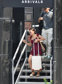 Millie Bobby Brown feet photo thumbnail