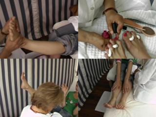 Katie Holmes feet photo thumbnail