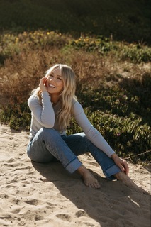 Jennie Garth feet photo thumbnail