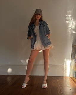 Xenia Tchoumitcheva feet photo thumbnail