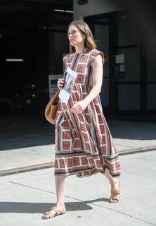 Mandy Moore feet photo thumbnail