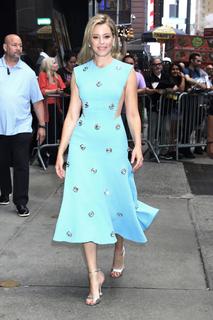 Elizabeth Banks feet photo thumbnail