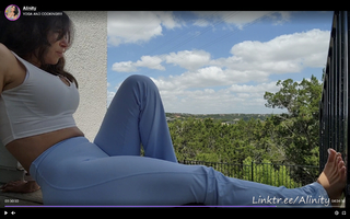 Natalia Mogollon feet photo thumbnail