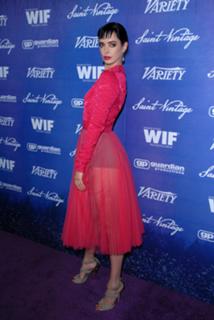 Krysten Ritter feet photo thumbnail
