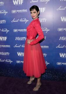 Krysten Ritter feet photo thumbnail