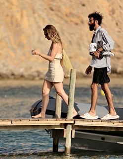 Lily James feet photo thumbnail