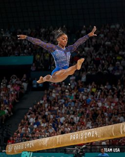 Simone Biles feet photo thumbnail