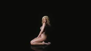 Rihanna feet photo thumbnail