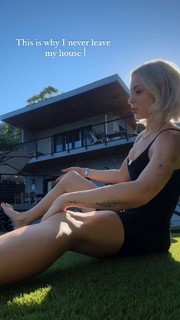 Charly Jordan feet photo thumbnail