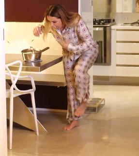 Giovanna Antonelli feet photo thumbnail