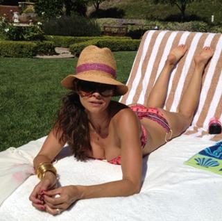 Brooke Burke feet photo thumbnail