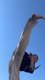 Mackenzie Foy feet photo 4