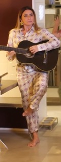 Giovanna Antonelli feet photo thumbnail