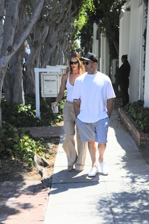 Rosie Huntington-Whiteley feet photo thumbnail