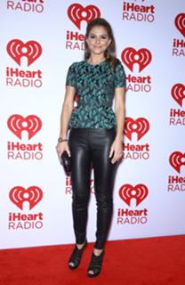 Maria Menounos feet photo thumbnail