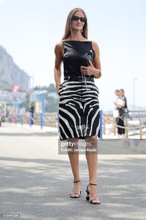 Rosie Huntington-Whiteley feet photo thumbnail