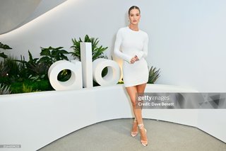 Rosie Huntington-Whiteley feet photo thumbnail