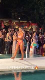 Lele Pons feet photo thumbnail