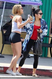 Vanessa Hudgens feet photo thumbnail