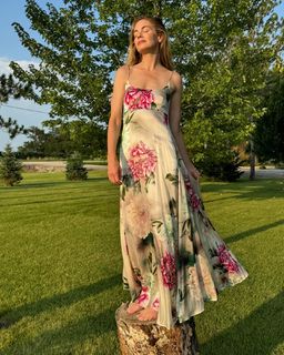 Michelle Monaghan feet photo thumbnail
