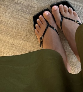 Rochelle Humes feet photo thumbnail