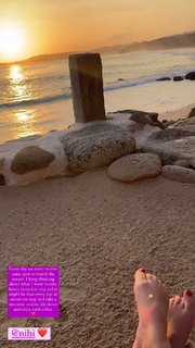 Angela Kinsey feet photo thumbnail