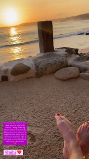 Angela Kinsey feet photo thumbnail