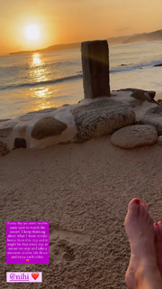 Angela Kinsey feet photo thumbnail