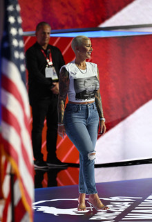 Amber Rose feet photo thumbnail