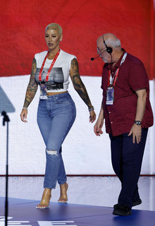 Amber Rose feet photo thumbnail