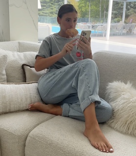 Klaudia Halejcio feet photo thumbnail