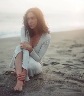 Brittany Snow feet photo 1