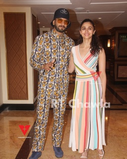 Alia Bhatt feet photo thumbnail