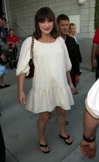 Milla Jovovich feet photo thumbnail