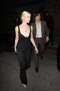 Anya Taylor-Joy feet photo thumbnail