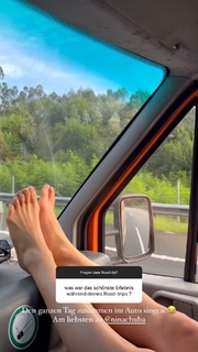 Lola Weippert feet photo thumbnail